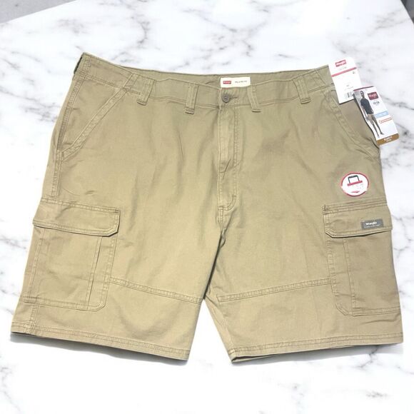Wrangler Men’s Cargo Shorts 46x10 Khaki Stretch Tech Pocket Relaxed Fit NWT - Picture 1 of 4